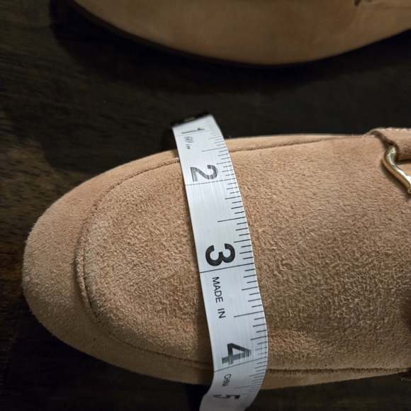 New In Boz Talbots Womens 9M Tan Suede Loafers with Gold Buckle - Picture 8 of 13